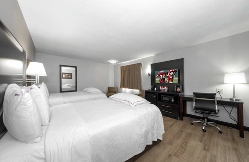 Huntsville Hotel | Red Roof Inn PLUS+ Huntsville