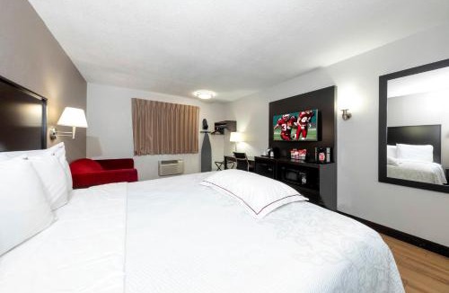 Huntsville Hotel | Red Roof Inn PLUS+ Huntsville