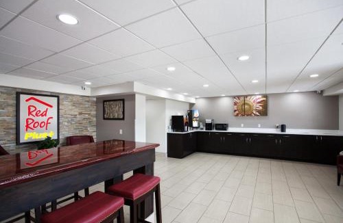 Nashville Hotel | Red Roof Inn PLUS Nashville South - Fairgrounds