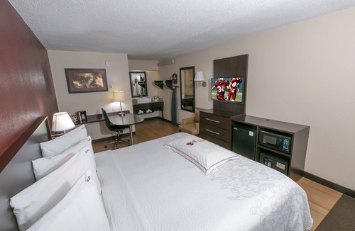 Nashville Hotel | Red Roof Inn PLUS+ Nashville South - Fairgrounds