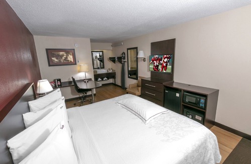 The Hill Hotel | Red Roof Inn PLUS+ St Louis - Forest Park/Hampton Ave