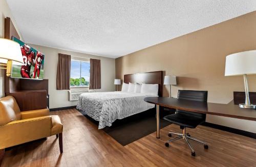 Whippleville Hotel | Red Roof Inn PLUS+ & Suites Malone