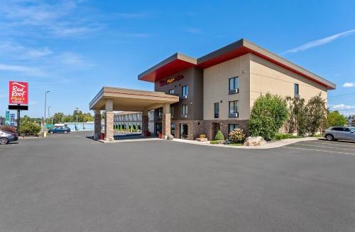 Whippleville Hotel | Red Roof Inn PLUS+ & Suites Malone