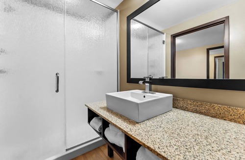 Whippleville Hotel | Red Roof Inn PLUS+ & Suites Malone