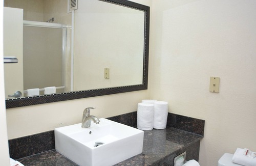 Downtown Chattanooga Hotel | Red Roof Inn PLUS+ & Suites Chattanooga - Downtown