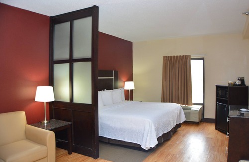 Downtown Chattanooga Hotel | Red Roof Inn PLUS+ & Suites Chattanooga - Downtown