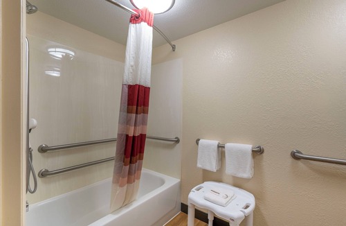 Downtown Chattanooga Hotel | Red Roof Inn PLUS+ & Suites Chattanooga - Downtown