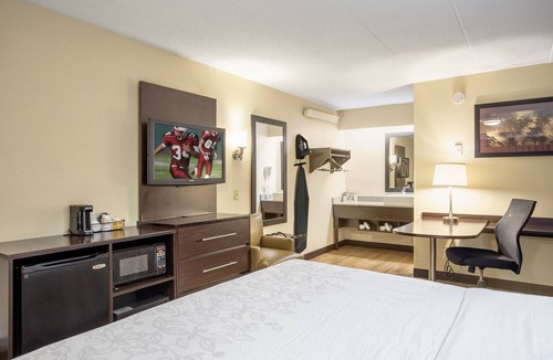 Amherst Hotel | Red Roof Inn PLUS+ University at Buffalo - Amherst