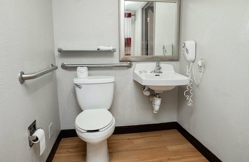 Henrietta Hotel | Red Roof Inn Rochester - Henrietta
