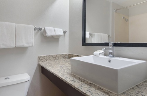 West San Antonio Hotel | Red Roof Inn San Antonio - Seaworld/Northwest