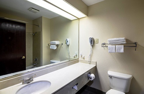 Rio Vista Hotel | Red Roof Inn San Marcos