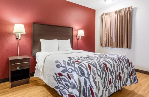 Scottsburg Hotel | Red Roof Inn Scottsburg