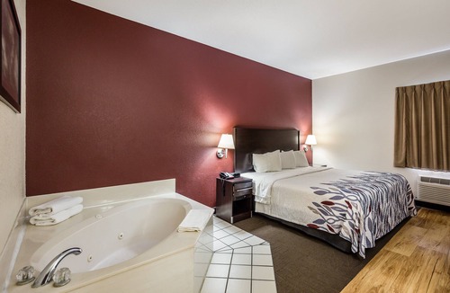 Troy Hotel | Red Roof Inn St Louis - Troy, IL