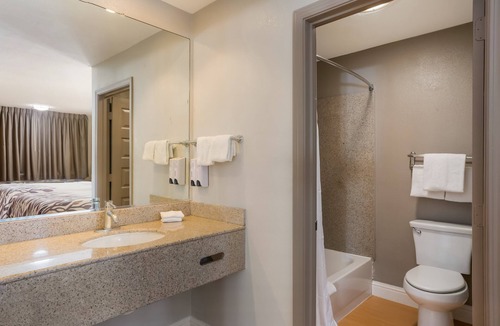 Stockton Hotel | Red Roof Inn Stockton