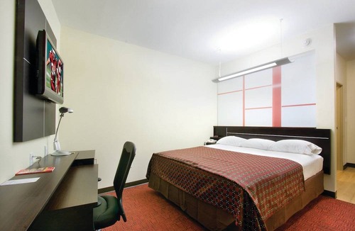 Beaumont Hotel | Red Roof Inn & Suites Beaumont