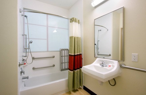 Beaumont Hotel | Red Roof Inn & Suites Beaumont