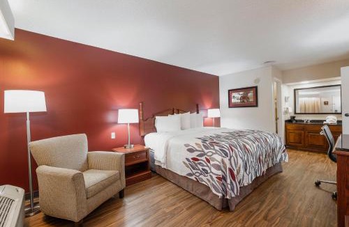 Calhoun Hotel | Red Roof Inn & Suites Calhoun