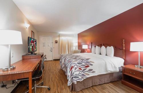 Calhoun Hotel | Red Roof Inn & Suites Calhoun