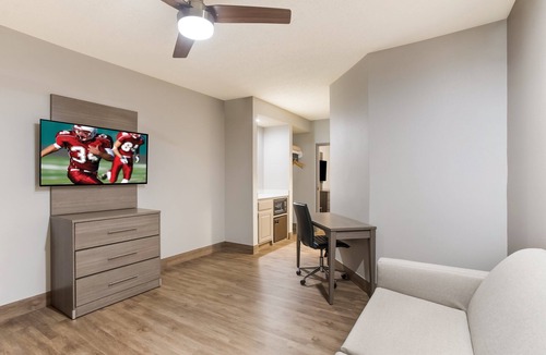 Corbin Hotel | Red Roof Inn & Suites Corbin