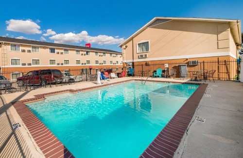 Denton Hotel | Red Roof Inn & Suites Denton