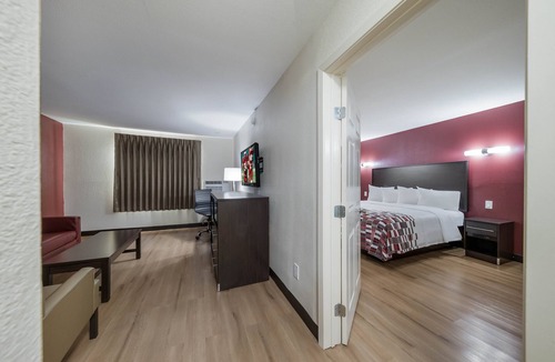 Denton Hotel | Red Roof Inn & Suites Denton