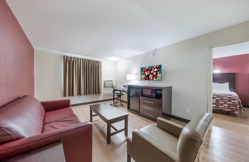 Denton Hotel | Red Roof Inn & Suites Denton