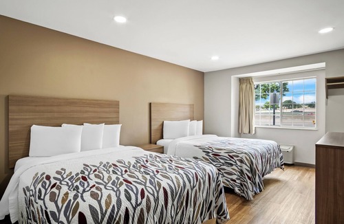 Euless Hotel | Red Roof Inn & Suites Euless - DFW Airport Southwest