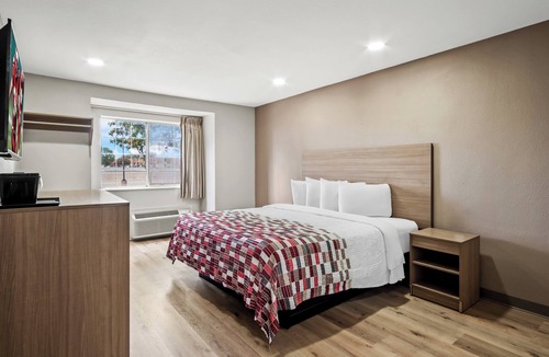 Euless Hotel | Red Roof Inn & Suites Euless - DFW Airport Southwest