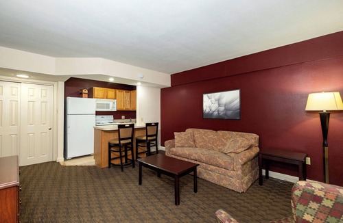 Milnesville Hotel | Red Roof Inn & Suites Hazleton