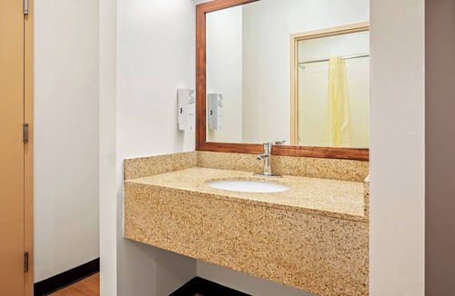 Houma Hotel | Red Roof Inn & Suites Houma