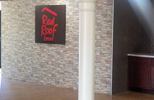 Southeast Houston Hotel | Red Roof Inn & Suites Houston - Hobby Airport