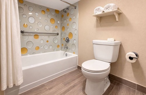 Southeast Houston Hotel | Red Roof Inn & Suites Houston - Hobby Airport