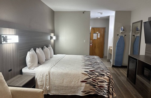 Middleborough Hotel | Red Roof Inn & Suites Middleborough