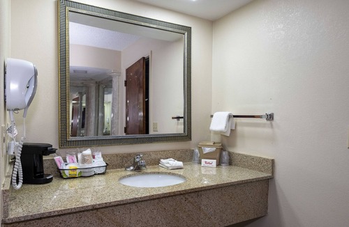 Oxford Hotel | Red Roof Inn & Suites Oxford