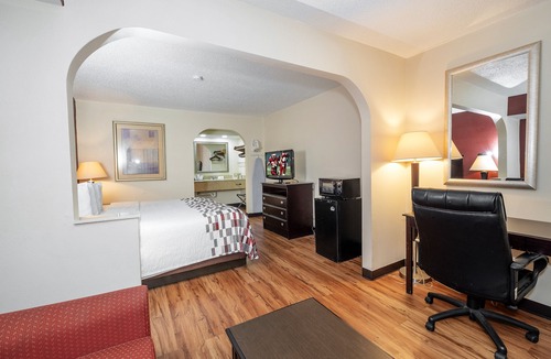 Oxford Hotel | Red Roof Inn & Suites Oxford
