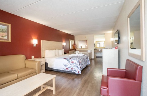 Pigeon Forge Hotel | Red Roof Inn & Suites Pigeon Forge - Parkway