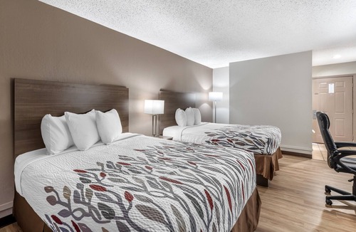 Sulphur Springs Hotel | Red Roof Inn & Suites Sulphur Springs