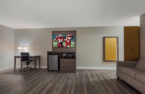 Landisville Hotel | Red Roof Inn & Suites Vineland - Buena