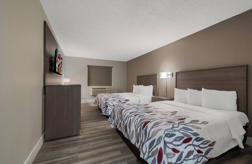 Landisville Hotel | Red Roof Inn & Suites Vineland - Buena