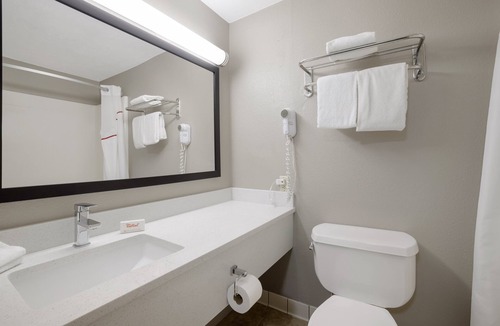 Weedsport Hotel | Red Roof Inn Weedsport