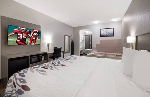 Weedsport Hotel | Red Roof Inn Weedsport