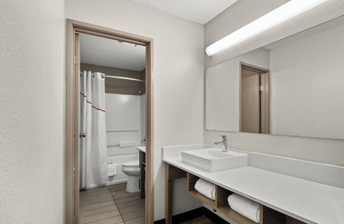 Belleville Hotel | Red Roof PLUS+ Belleville