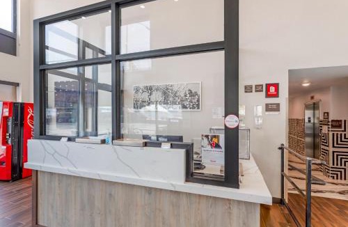 Greenwood Hotel | Red Roof PLUS Brooklyn - 3rd Ave