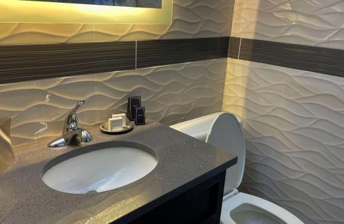 Ditmas Park Hotel | Red Roof PLUS Brooklyn - Flatbush Ave