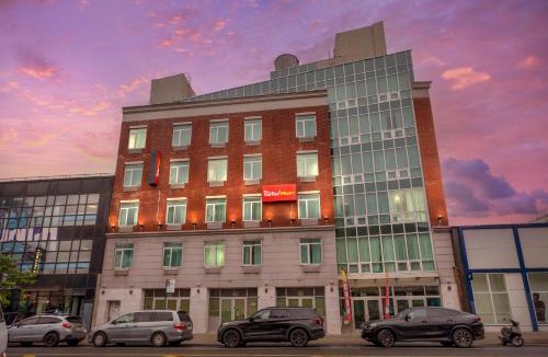 Ditmas Park Hotel | Red Roof PLUS Brooklyn - Flatbush Ave