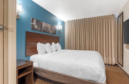 Greenwood Hotel | Red Roof PLUS+ Brooklyn - 3rd Ave