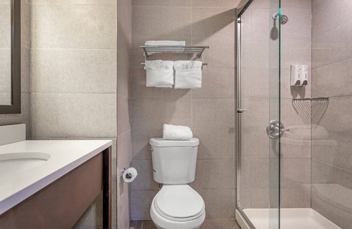 Greenwood Hotel | Red Roof PLUS+ Brooklyn - 3rd Ave