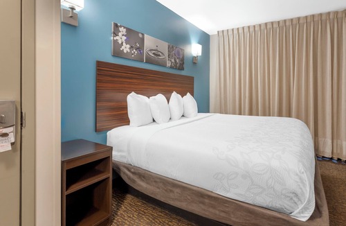 Greenwood Hotel | Red Roof PLUS+ Brooklyn - 3rd Ave