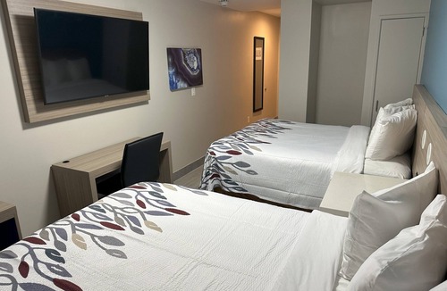 Ditmas Park Hotel | Red Roof PLUS+ Brooklyn - Flatbush Ave