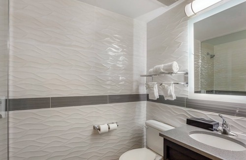 Ditmas Park Hotel | Red Roof PLUS+ Brooklyn - Flatbush Ave